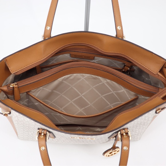 Michael Kors Voyager Signature MultiFunction Top Zip Tote Vanilla Acorn Preloved - Picture 15 of 16